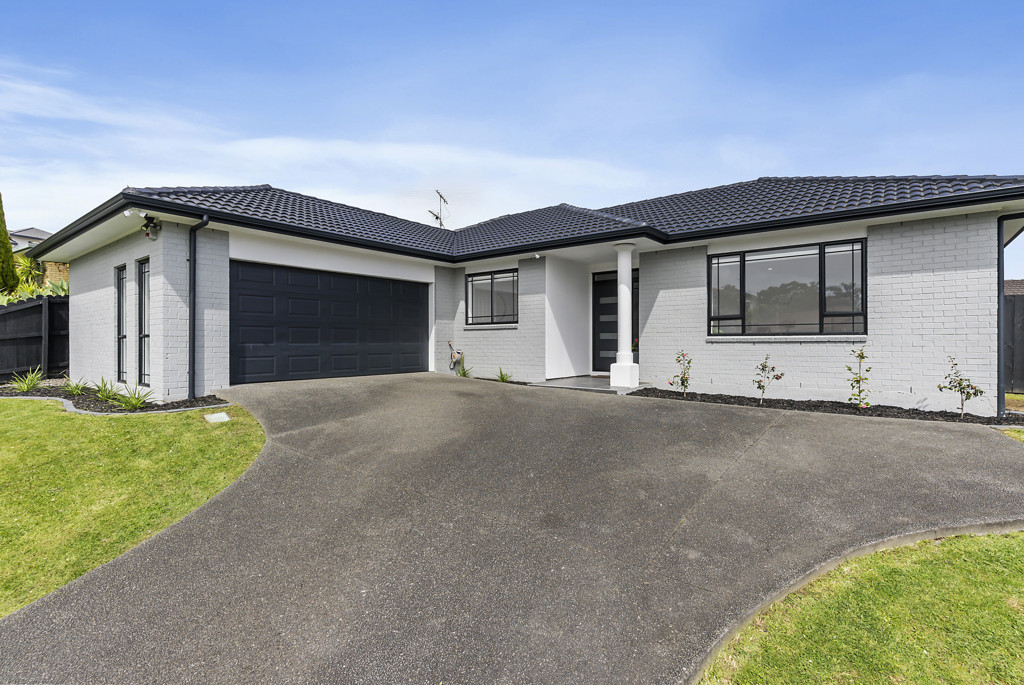 1 Black Teal Close, Unsworth Heights