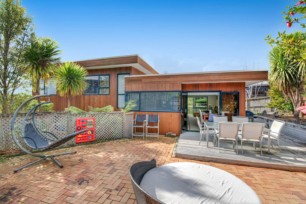 2/2 Carl Place, Unsworth Heights
